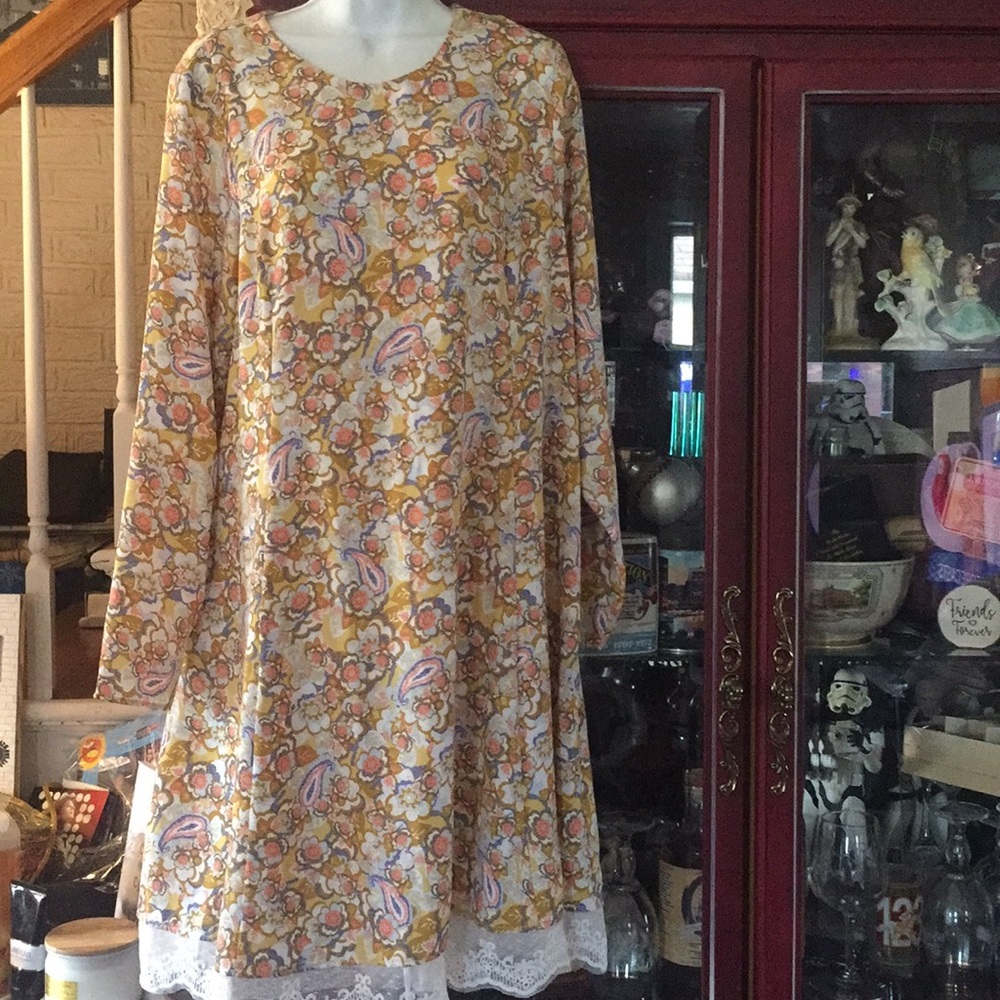 Gold yellow floral paisley dress lace trim size 18 Limited edition